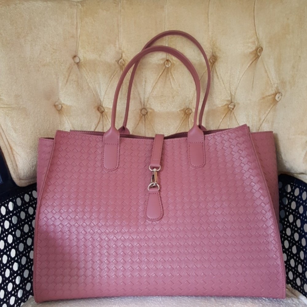 Plastic/rubber tote